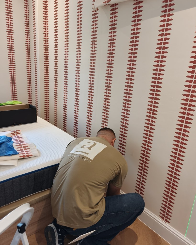 Empapelador Profesional en Madrid - papel pintado rayas