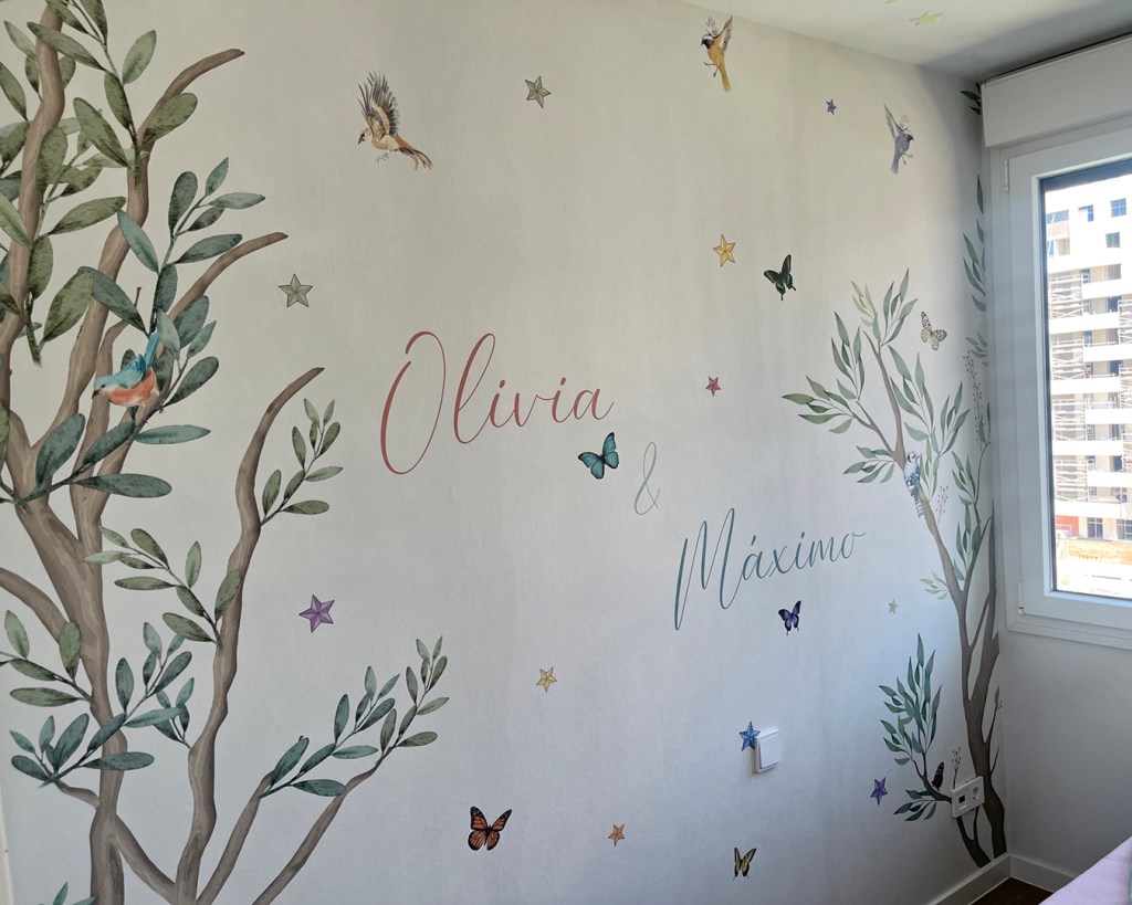 Mural Infantil Personalizado con Nombres – Instalación de Empapelador Madrid